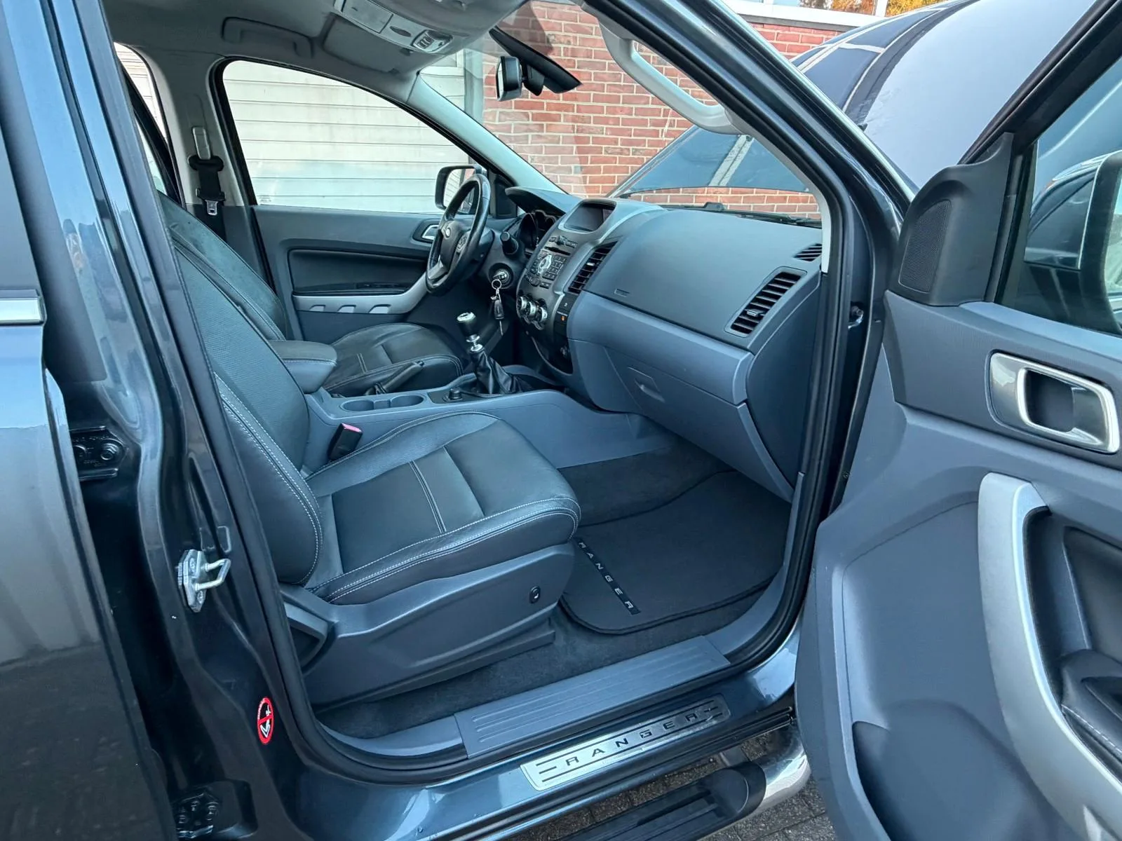 FORD RANGER LIMITED DOPPELKABINE 4X4*3,2 L TÜV 6-28* | BVM