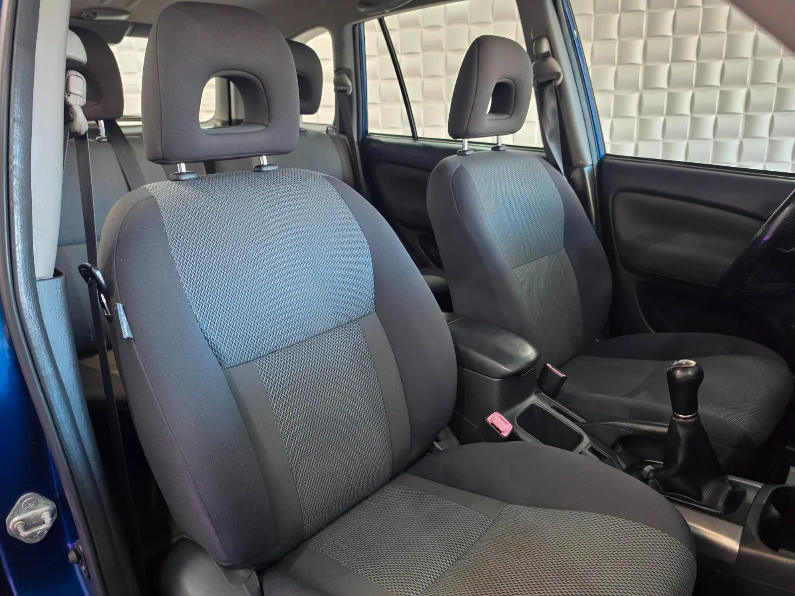 Toyota RAV4 2.0 D-4D 116 ch 4x4 Sol • 5 portes • Clim auto • Sièges chauffants • Attelage