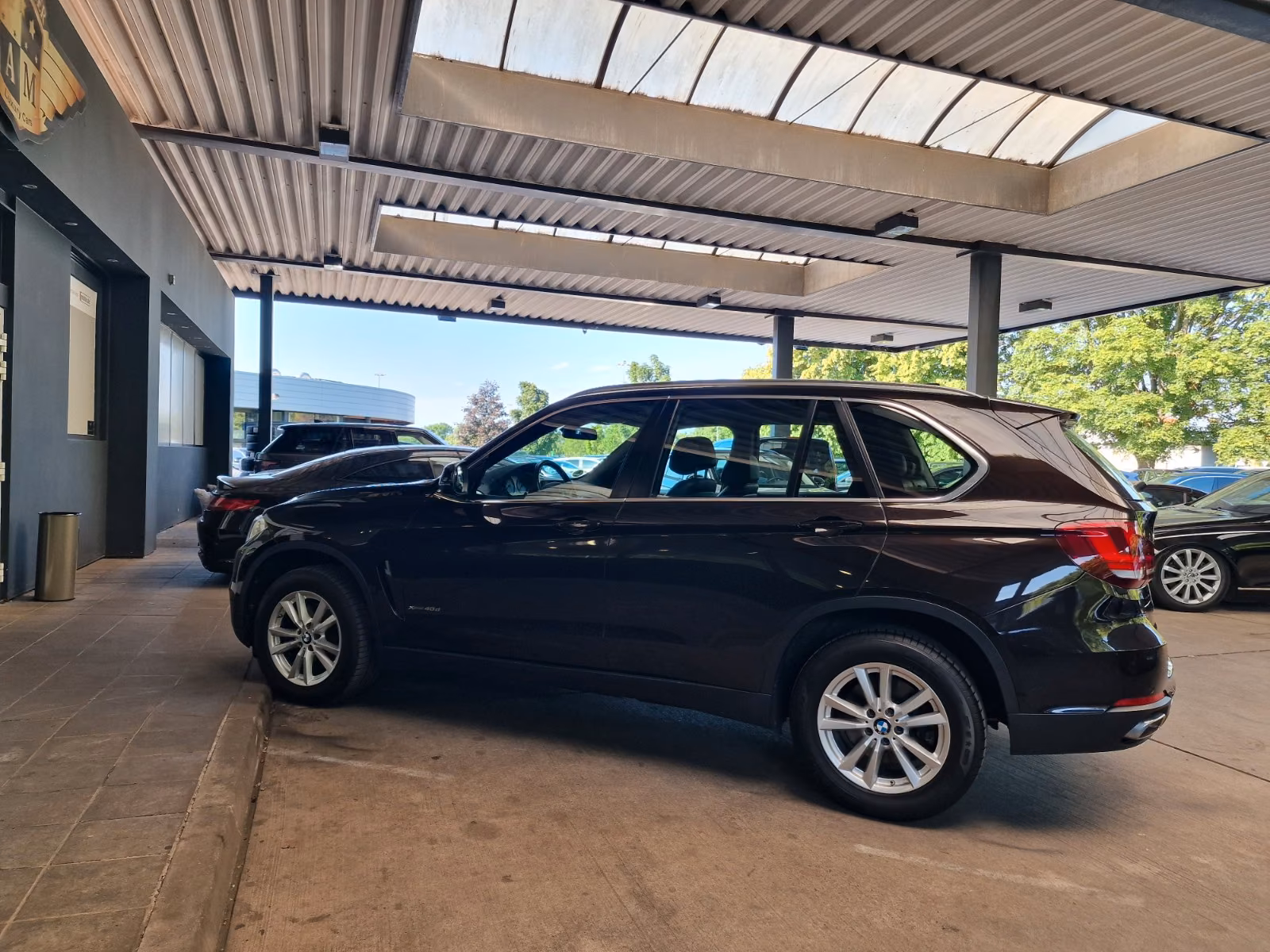 BMW X5 xDRIVE 40d 3.0 BI-TURBO 313ch BVA - CUIR DAKOTA - SIÈGES CHAUFFANTS ET VENTILÉS - ATTELAGE - CAMÉRA DE RECUL - SUSPENSION ADAPTATIVE