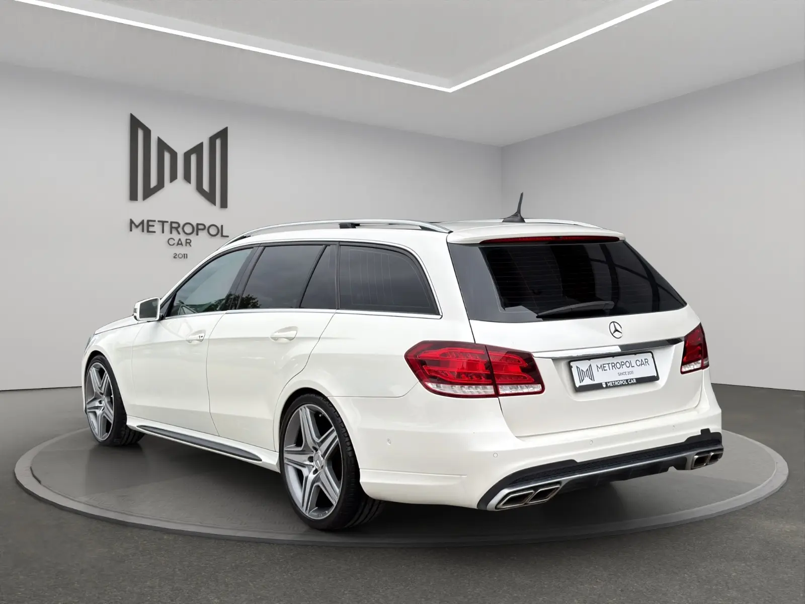 Mercedes E 350 BlueTEC Break V6 252 ch Avantgarde • Toit pano • Cuir • Harman Kardon • GPS • LED