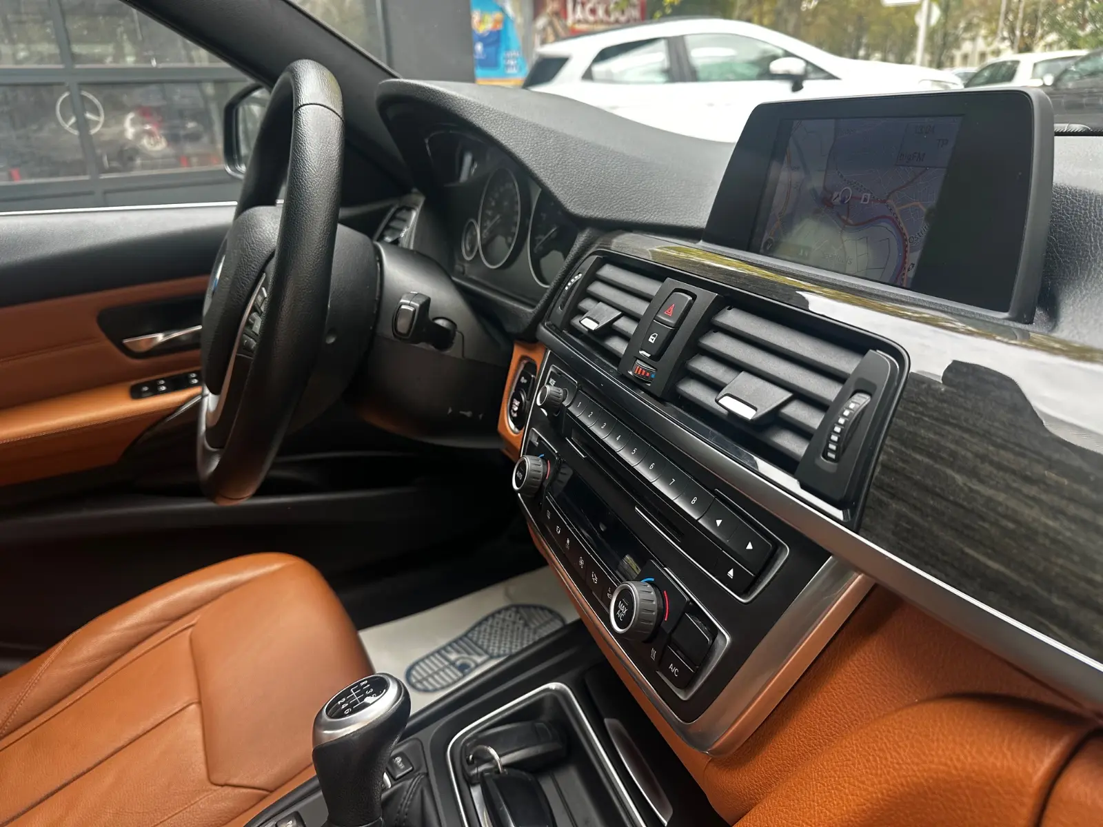BMW 328i xDRIVE 2.0 TURBO 245ch - 4X4 - CUIR DAKOTA - AFFICHAGE TÊTE HAUTE - SIÈGES ÉLECTRIQUES À MÉMOIRE - GPS