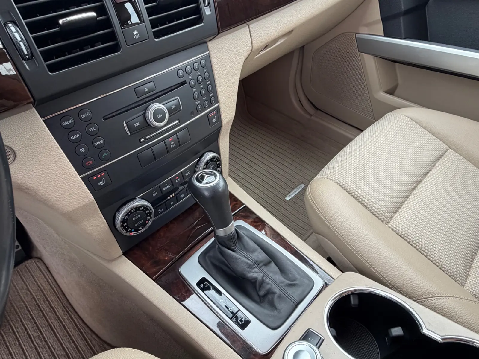 Mercedes-Benz Classe GLK 350 CDI 4MATIC Sport Edition | 231 ch | BVA | Cuir beige | GPS | Bi-xénon | Sièges à mémoire | Attelage