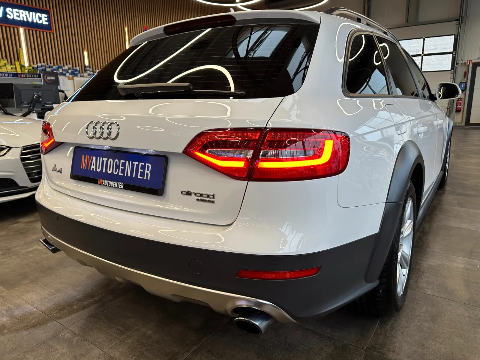 Audi A4 Allroad 2.0 TFSI quattro 211 ch • S tronic • GPS • Radars AV/AR • Régulateur • Sièges chauffants