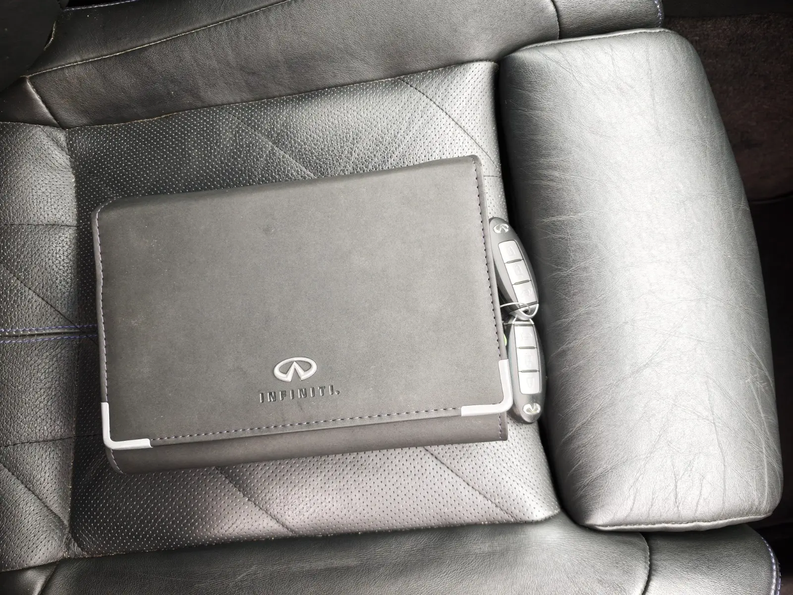 Infiniti QX70 3.0d S Premium | 238 ch | BVA | Cuir | Toit ouvrant | Régulateur adaptatif | Sièges chauffants et ventilés | GPS