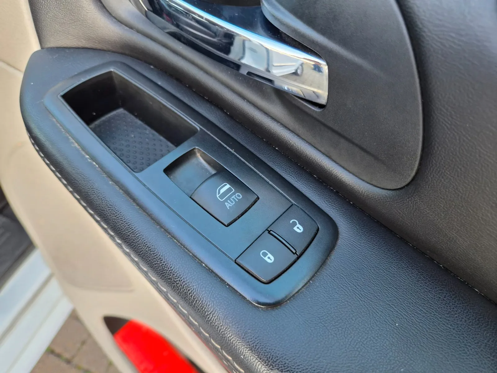 CHRYSLER GRAND VOYAGER TOWN & COUNTRY 3.6 V6 287 CH – BVA – 7 PLACES – CUIR – PORTES ÉLECTRIQUES – DVD – 52 771 KM