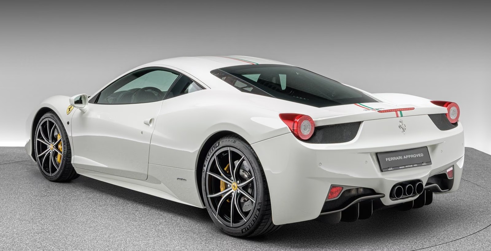 Ferrari 458 Italia V8 570 ch • Boîte F1 DCT • Baquets carbone • Pack Carbone • 48 000 km • Bianco Avus