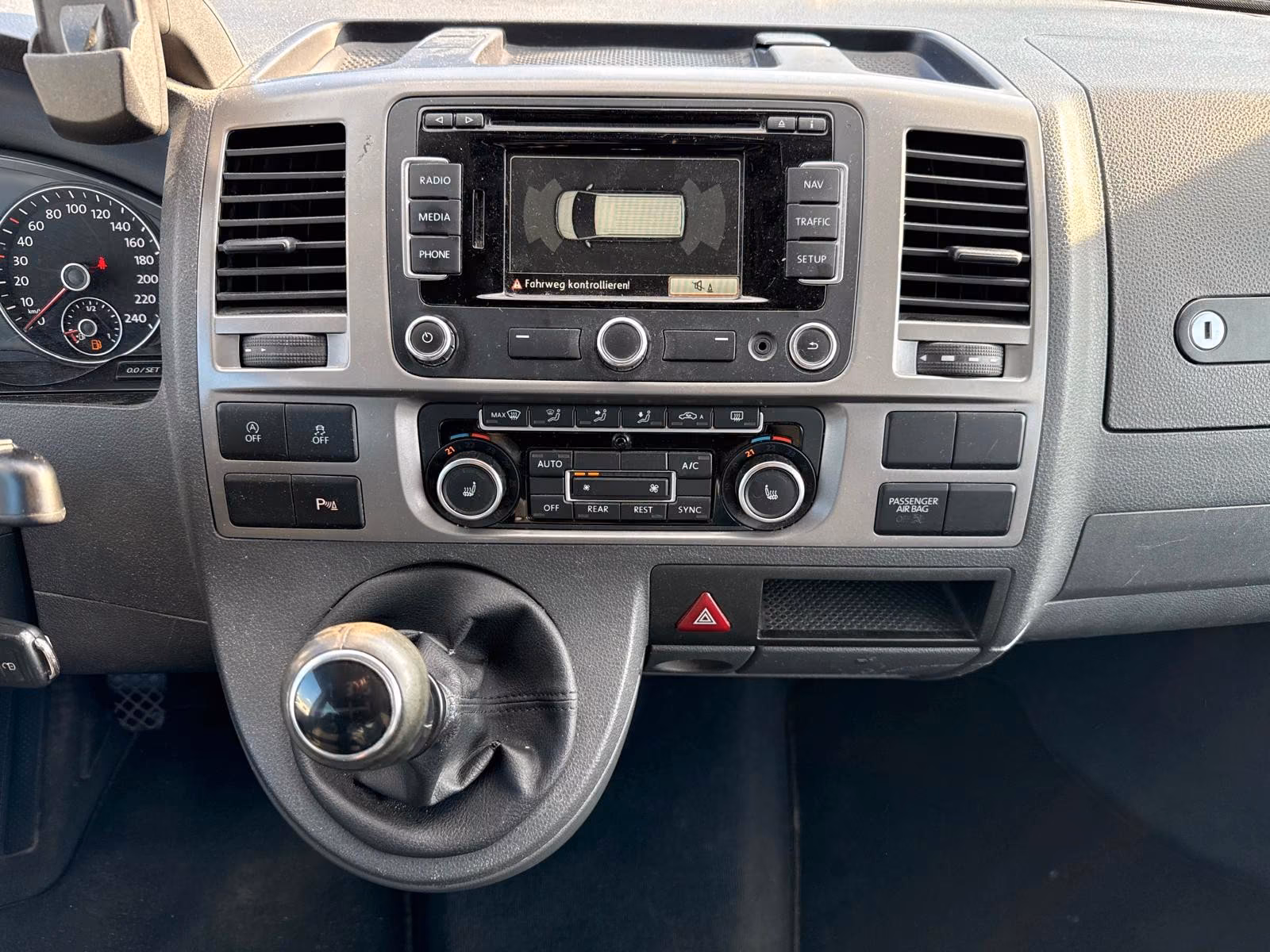 VOLKSWAGEN T5 MULTIVAN SPÉCIAL 2.0 TDI 140ch - 7 PLACES - CHAUFFAGE WEBASTO - GPS - SIÈGES CHAUFFANTS - CLIM BIZONE