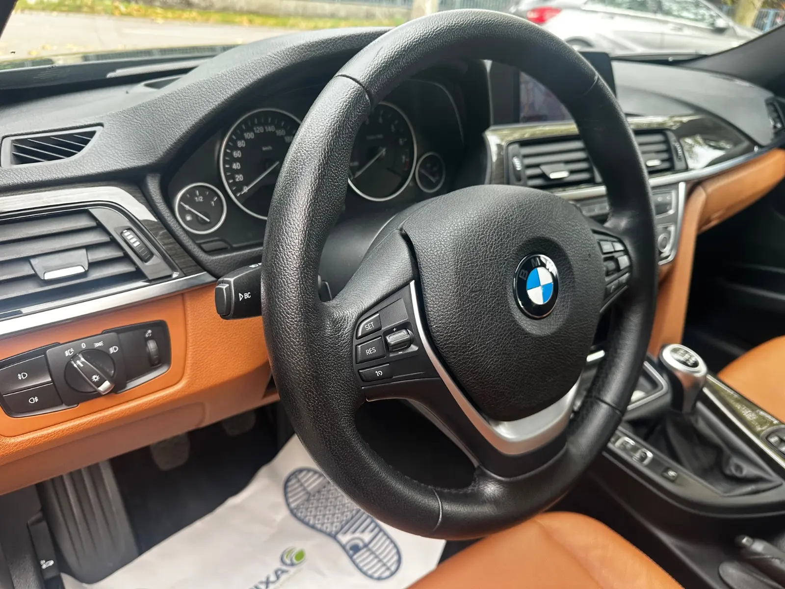 BMW 328i xDRIVE 2.0 TURBO 245ch - 4X4 - CUIR DAKOTA - AFFICHAGE TÊTE HAUTE - SIÈGES ÉLECTRIQUES À MÉMOIRE - GPS