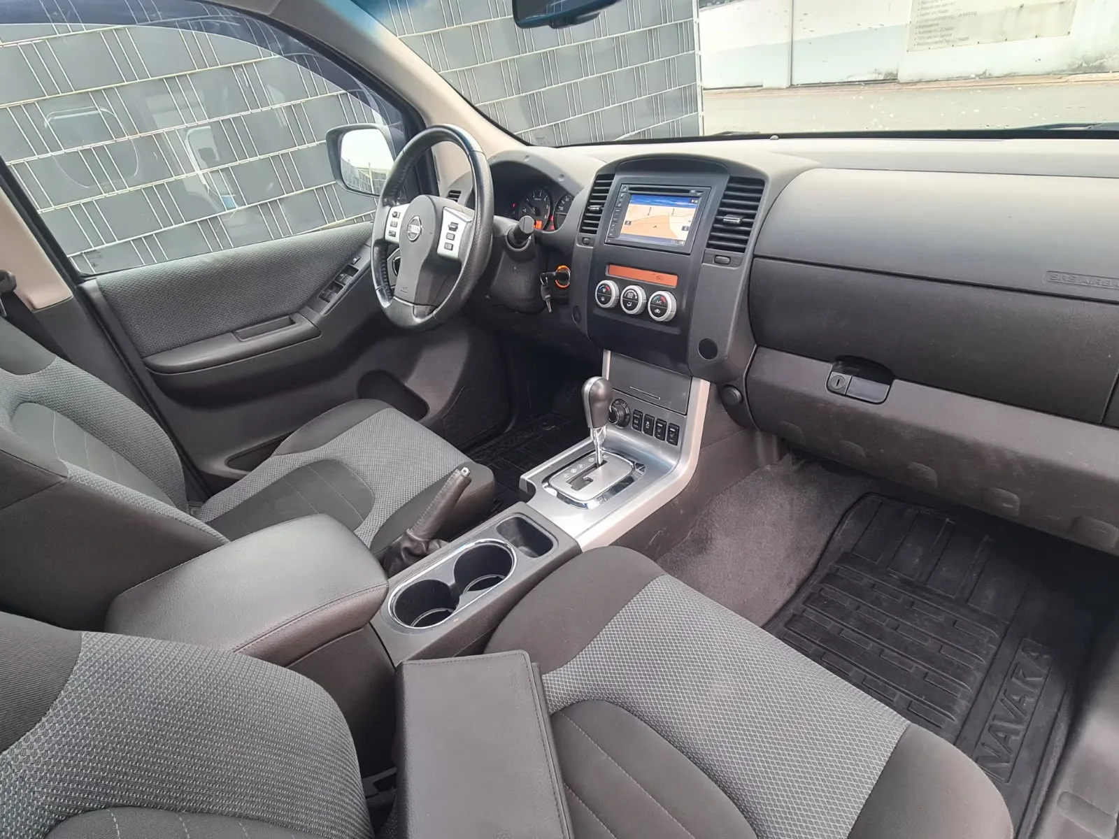 NISSAN NAVARA 190CH - 4X4 - BVA - CAMÉRA - TOIT OUVRANT - HISTORIQUE ENTRETIEN COMPLET - CT RECENT