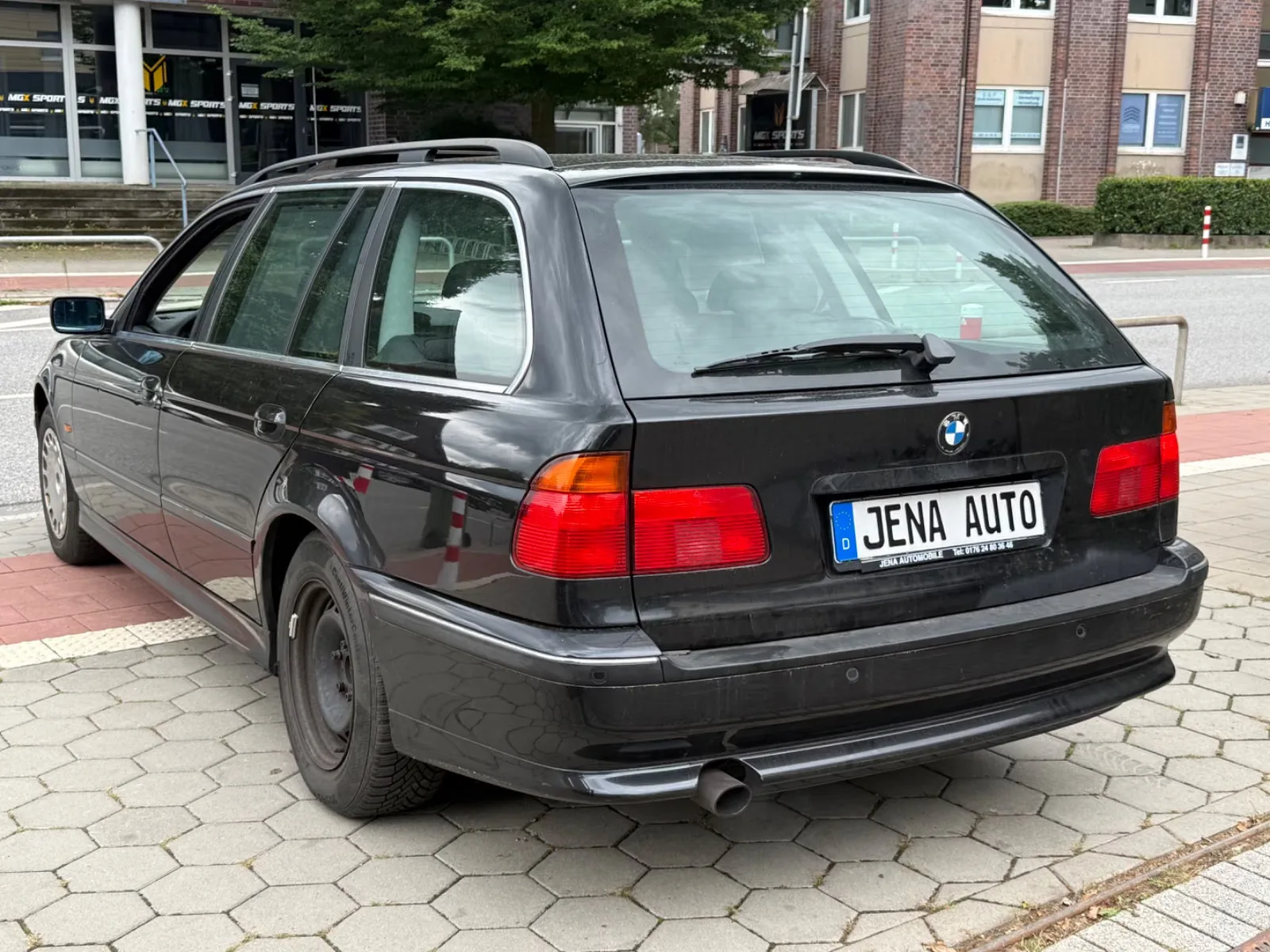 BMW 528 i TOURING 193 ch BVA - CUIR - 2ème MAIN - 239000 km