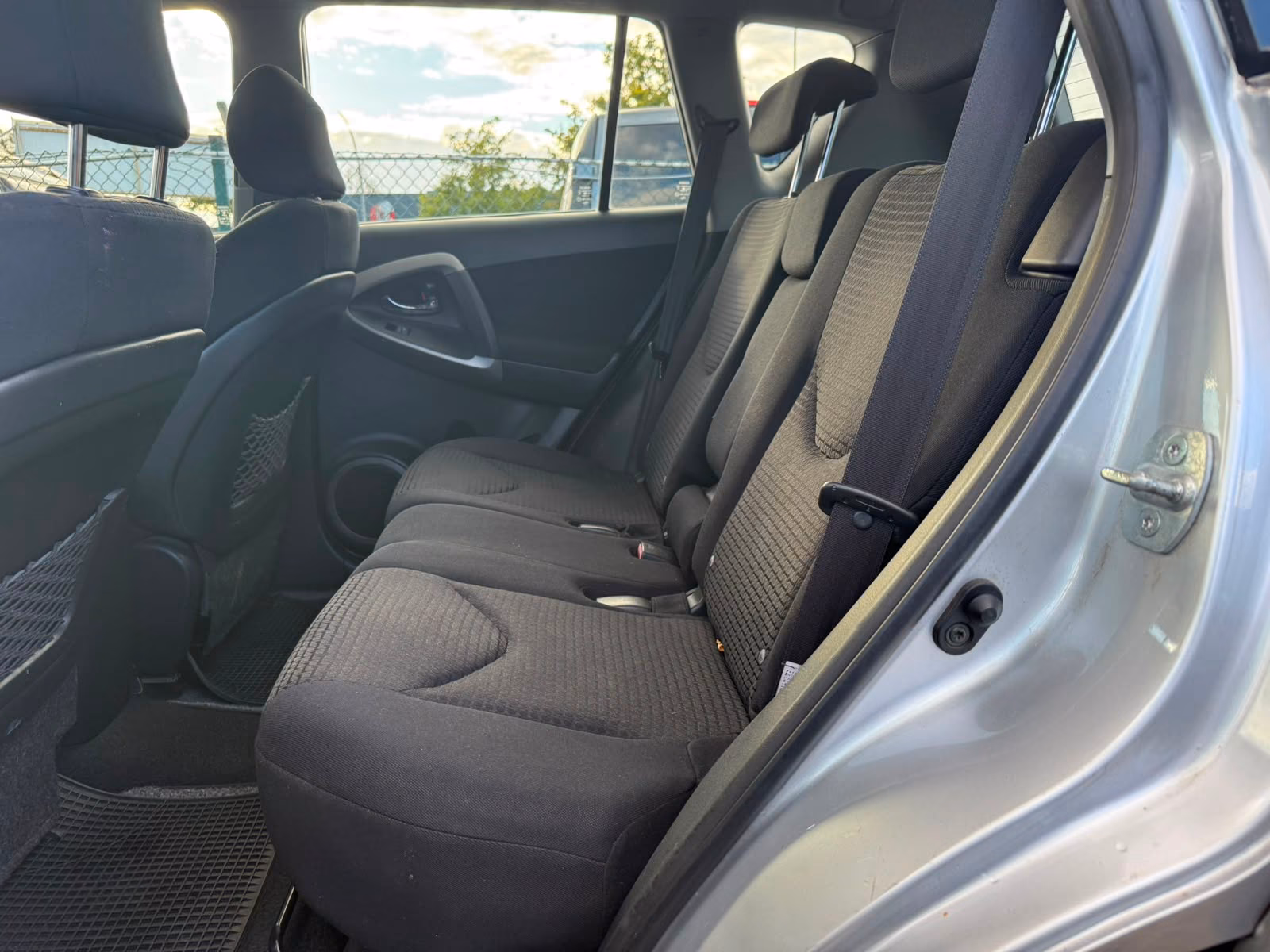 Toyota RAV4 2.2 D-CAT 177 ch 4x4 Sol • Clim auto • Régulateur • Radar de recul • Changeur CD