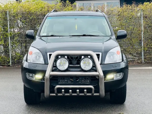 Toyota Land Cruiser 3.0 D-4D 173 ch Executive • 8 places • Boîte auto • Cuir beige • GPS • Toit ouvrant