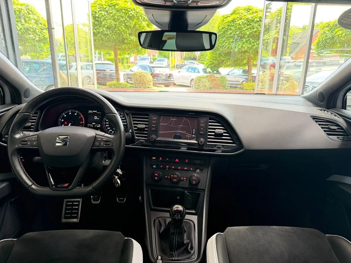 Seat Leon ST Cupra 290 ch • Boîte manuelle 6 • Toit pano • ACC • Caméras AV/AR • Cuir / Alcantara • DCC