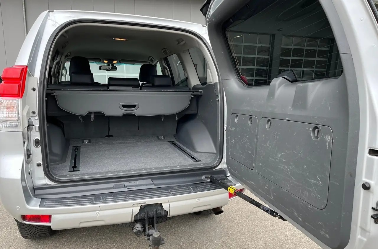 Toyota Land Cruiser 3.0 D-4D 190 ch Executive • Boîte auto • 4x4 • Cuir • GPS • Caméra • Sièges chauffants