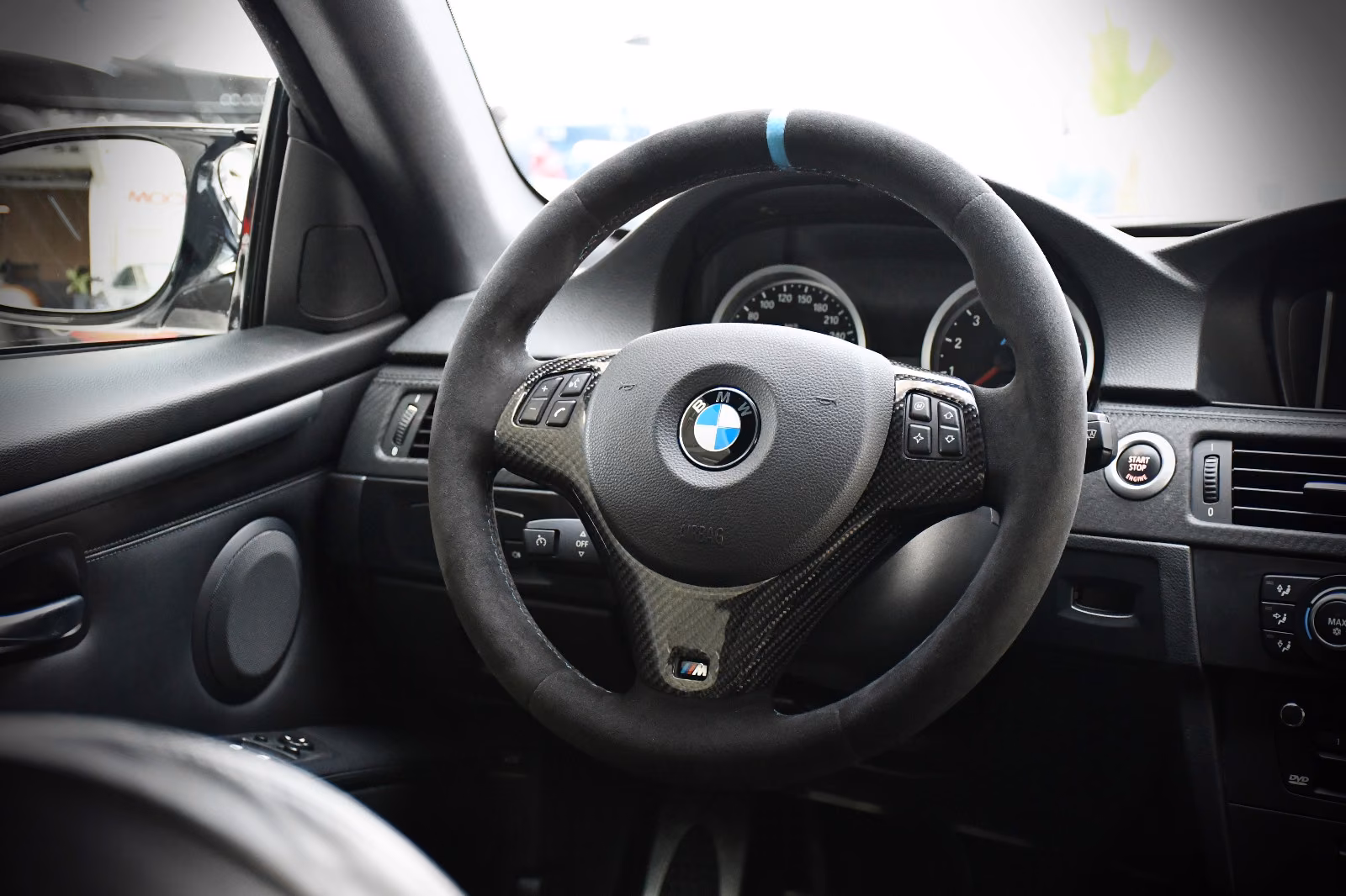 BMW M3 E92 V8 4.0 420 ch • Boîte manuelle • 79 800 km • Toit carbone • EDC • Cuir/Alcantara • GPS Pro