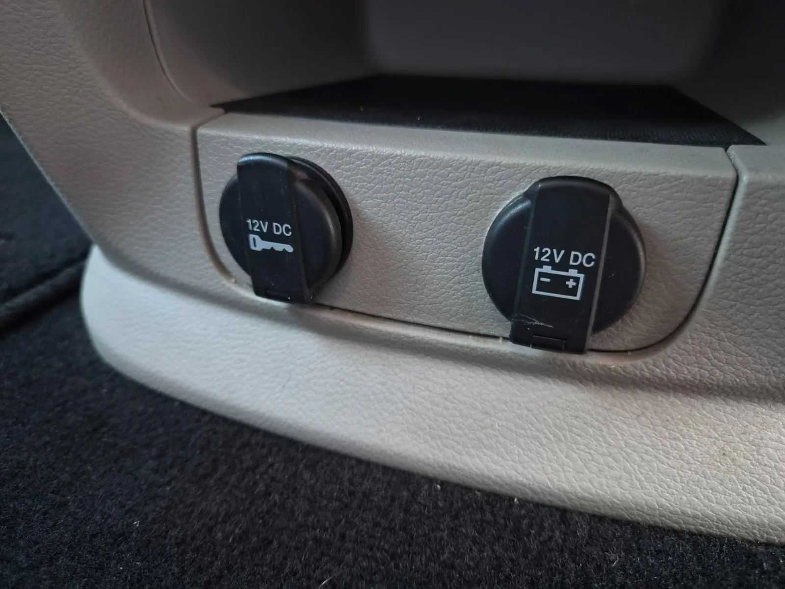 CHRYSLER GRAND VOYAGER TOWN & COUNTRY 3.6 V6 287 CH – BVA – 7 PLACES – CUIR – PORTES ÉLECTRIQUES – DVD – 52 771 KM