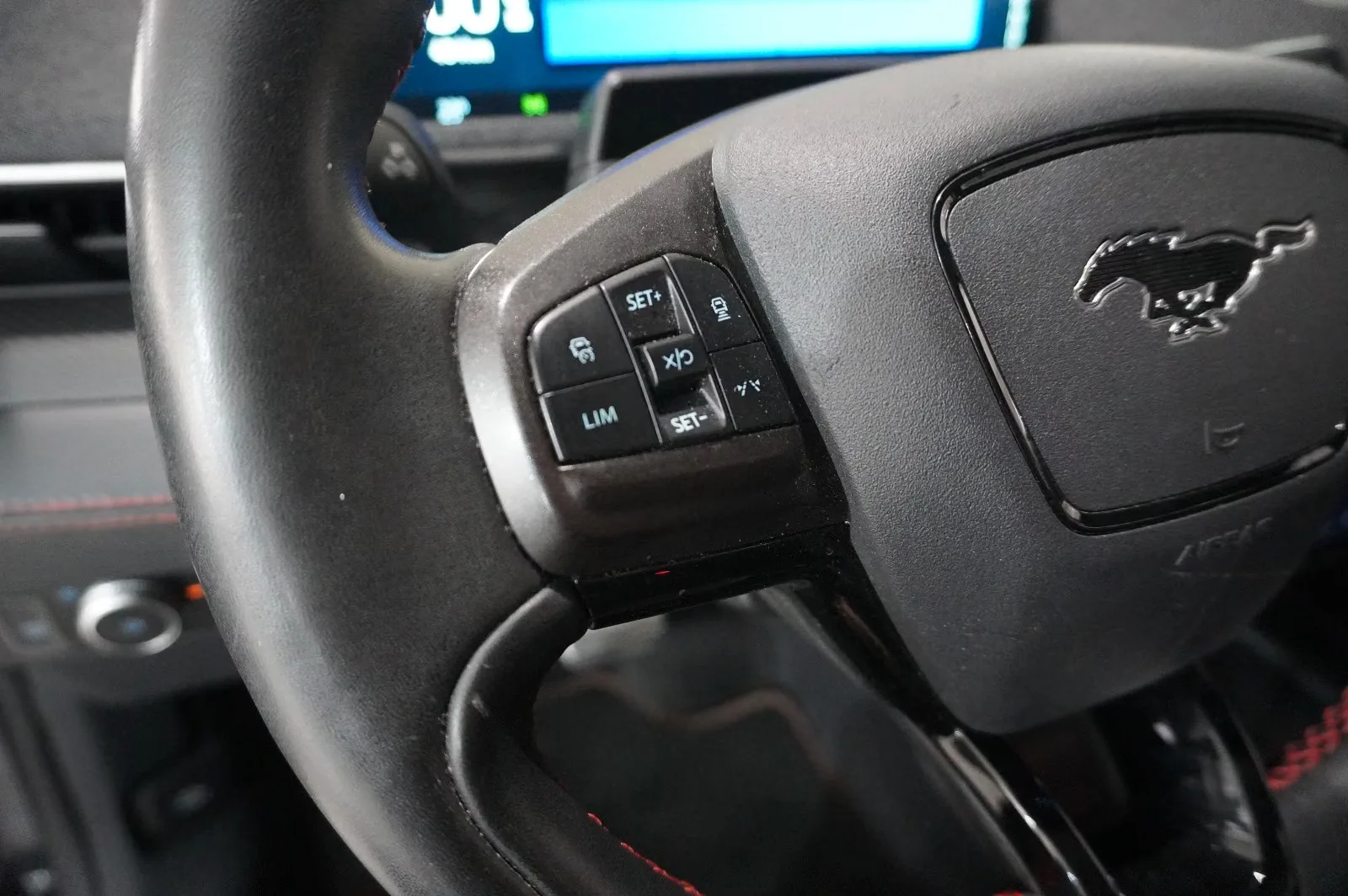 FORD MUSTANG MACH-E AWD 99KWH GPS / LED / 360° / PANORAMIQUE /  351 ch | BVA | 99KWH