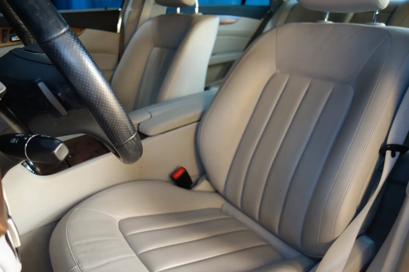 Mercedes-Benz Classe CLS 350 BlueEFFICIENCY | 306 ch | BVA | Cuir beige | Suspension pneumatique | Toit ouvrant | GPS | Sièges chauffants