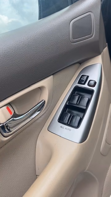 Toyota Land Cruiser 3.0 D-4D 173 ch Executive • 8 places • Boîte auto • Cuir beige • GPS • Toit ouvrant