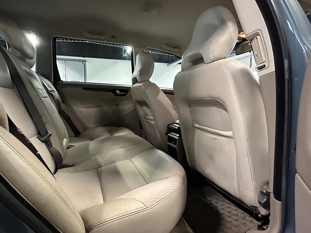 VOLVO V70 2.4 BUSINESS 140 ch 4X2 BVM - ATTELAGE - 250400 km
