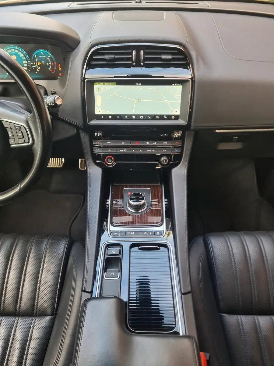 JAGUAR F-PACE PORTFOLIO AWD