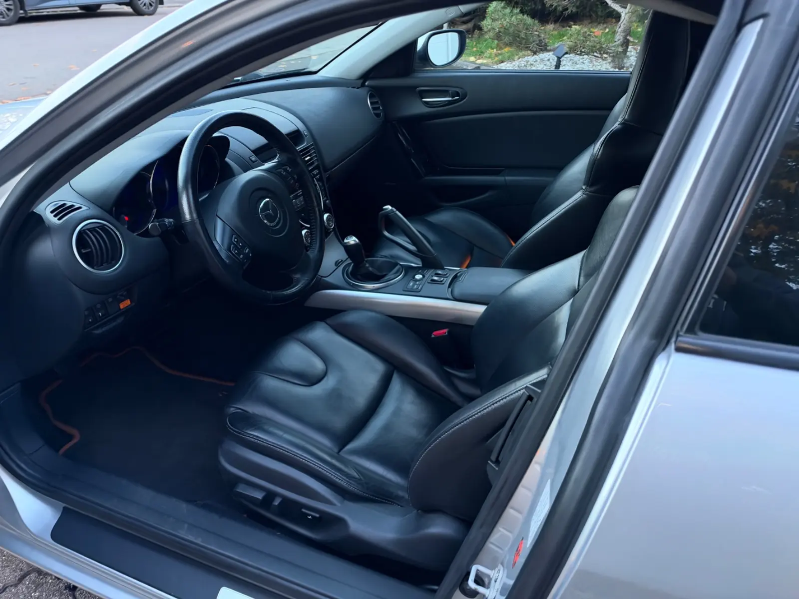 MAZDA RX-8 REVOLUTION 1.3 WANKEL 192ch - CUIR - GPS - SIÈGES CHAUFFANTS ET ÉLECTRIQUES - CLIM AUTO - ÉCHAPPEMENT SPORT FOX