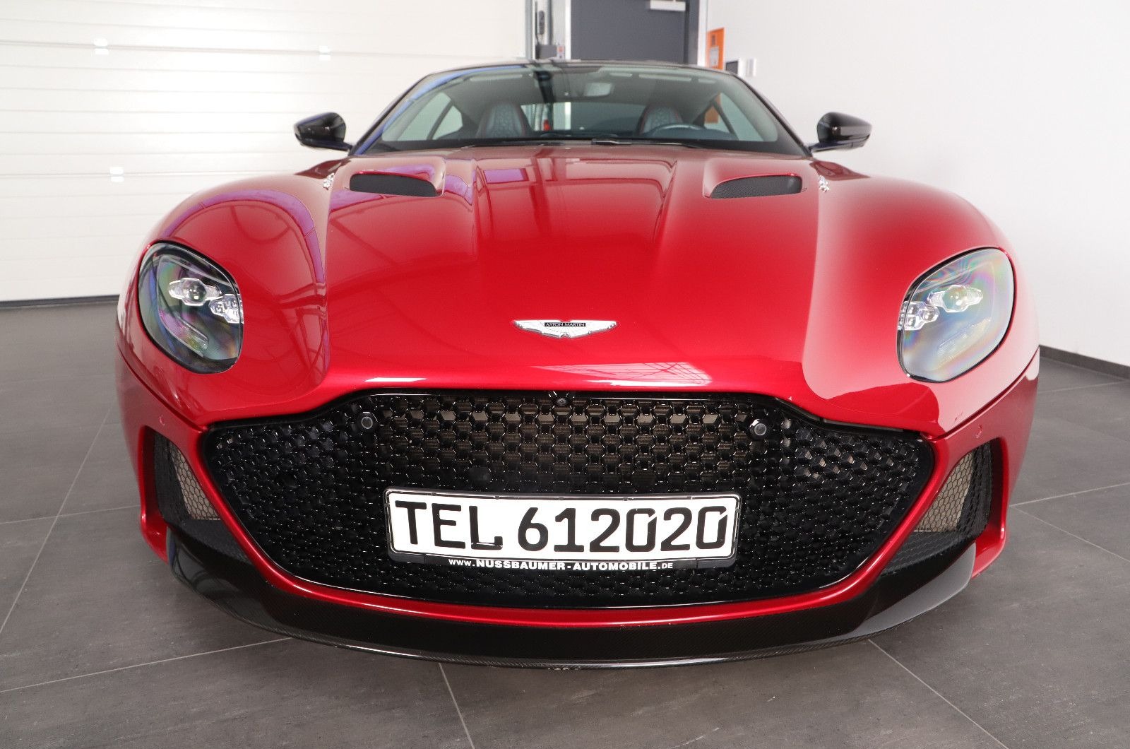 ASTON MARTIN DBS SUPERLEGGERA V12 HYPER RED