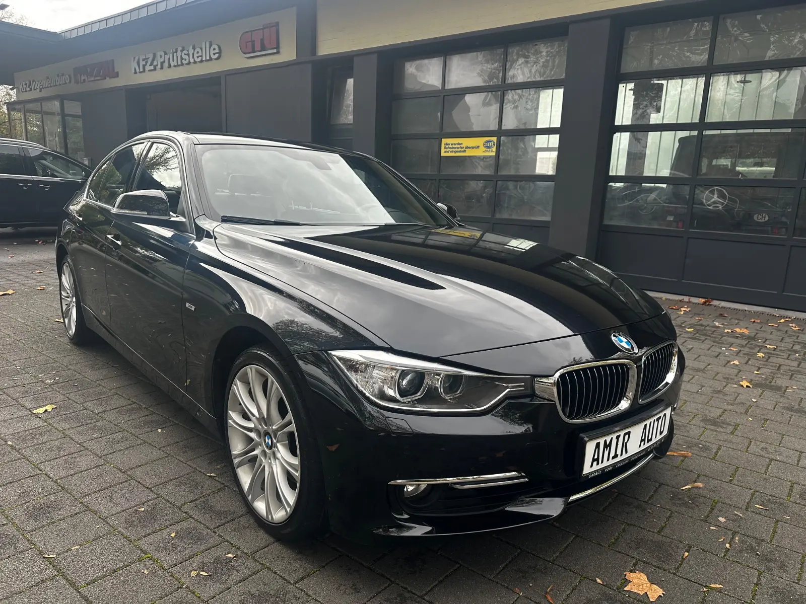 BMW 328i xDRIVE 2.0 TURBO 245ch - 4X4 - CUIR DAKOTA - AFFICHAGE TÊTE HAUTE - SIÈGES ÉLECTRIQUES À MÉMOIRE - GPS