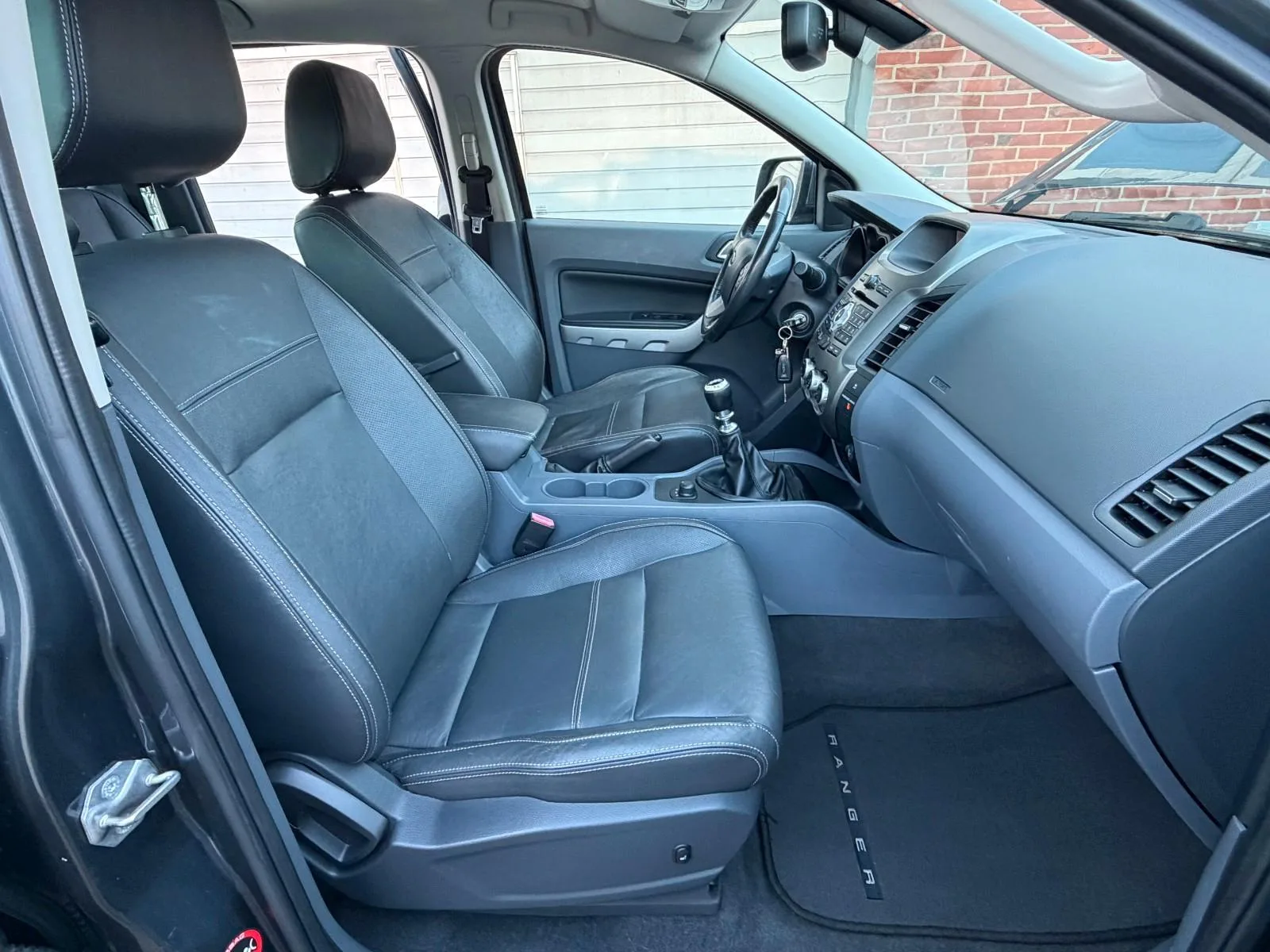 FORD RANGER LIMITED DOPPELKABINE 4X4*3,2 L TÜV 6-28* | BVM