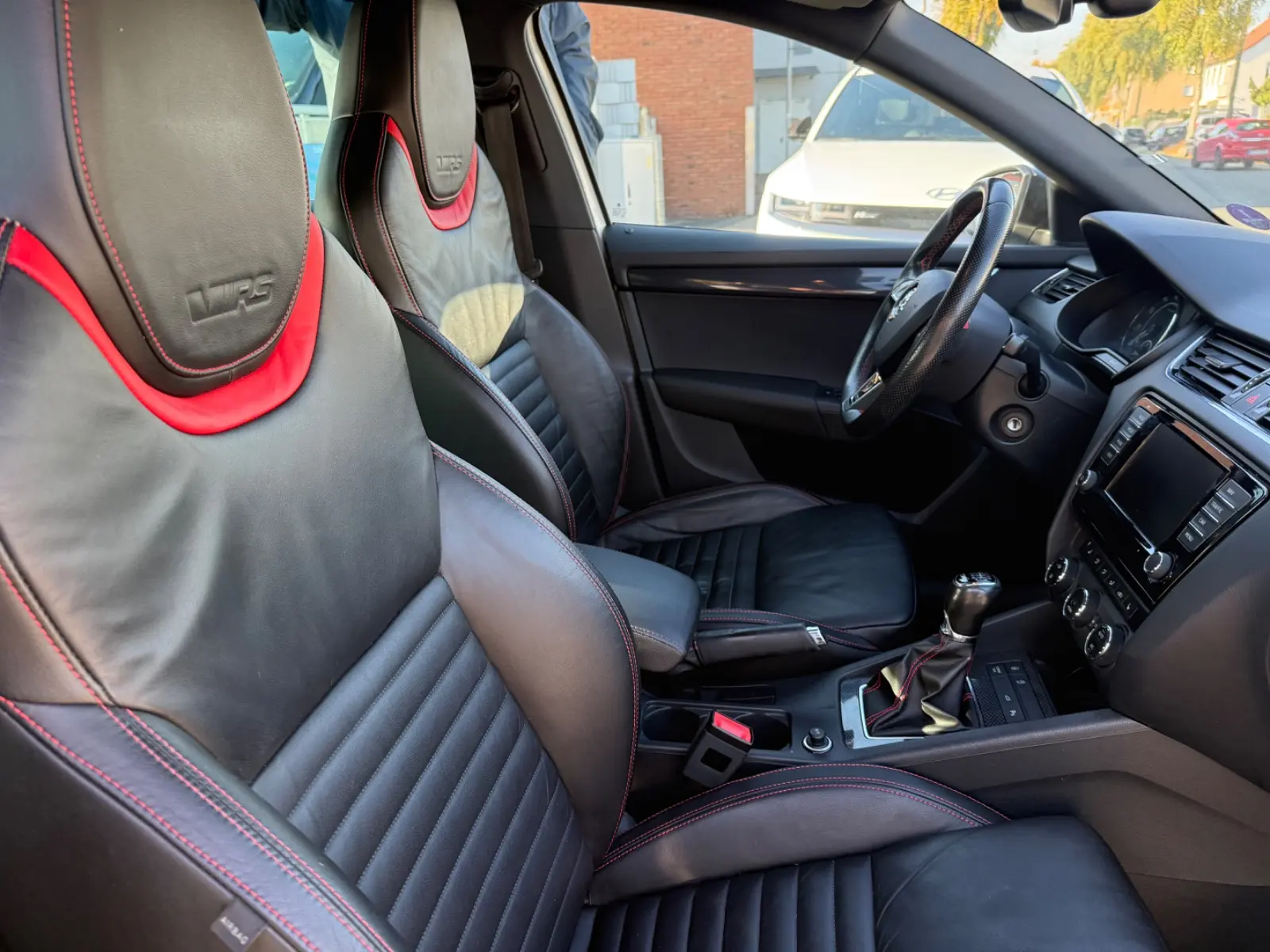 SKODA OCTAVIA COMBI RS 220CH - BVM - HAYON ÉLECTRIQUE - PACK SPORT - 127.450 KMS