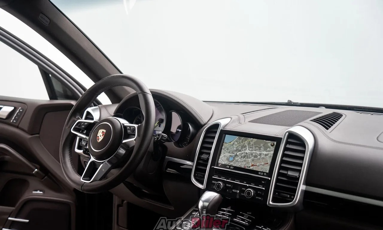 PORSCHE CAYENNE HYBRIDE 416CH - BVA - TOIT OUVRANT PANORAMIQUE - 180.000 KMS