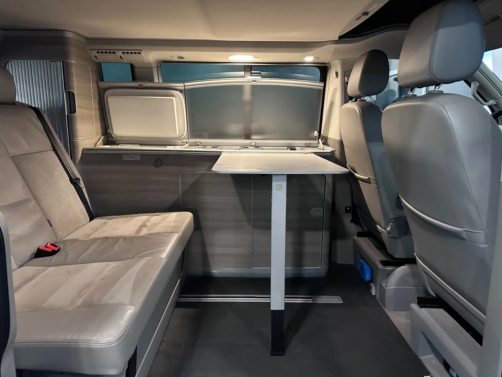 VOLKSWAGEN T5 CALIFORNIA AUFSTELLDACH 4MOTION KÜCHE-DSG-LED | 179 ch | 4X4 | VOLANT EN CUIR
