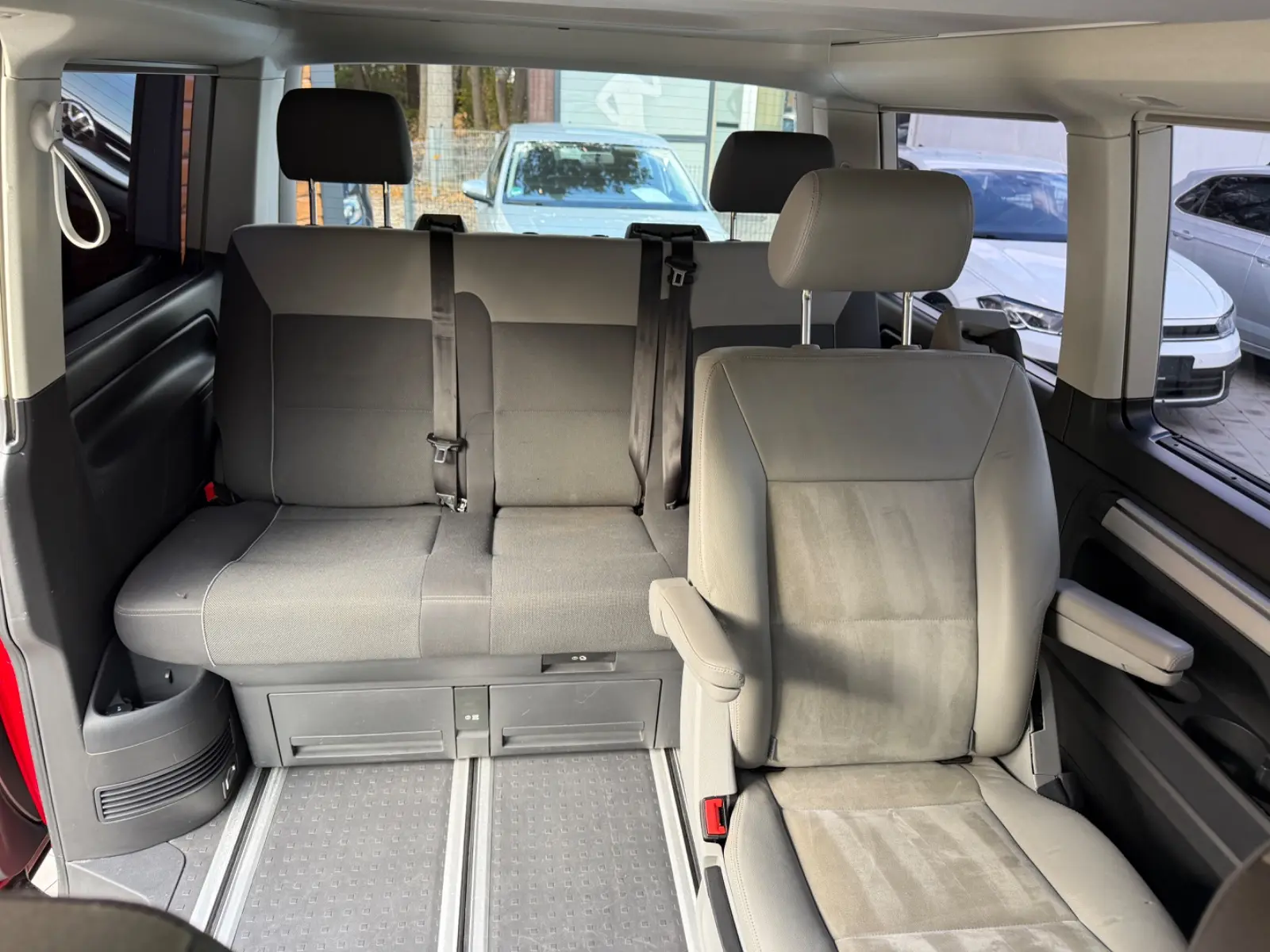 VOLKSWAGEN T5 CALIFORNIA 2.0 TDI 140ch - TOIT RELEVABLE - CHAUFFAGE AUXILIAIRE - ATTELAGE - RÉGULATEUR DE VITESSE