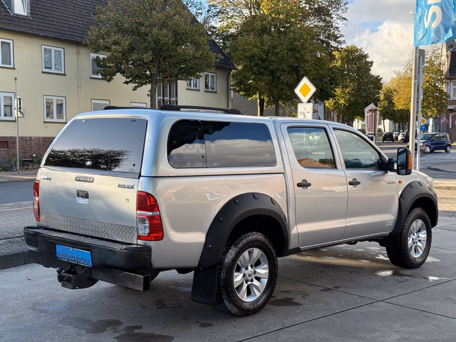 TOYOTA HILUX DOUBLE CAB 4X4 144 ch BVM - 1ère MAIN - ATTELAGE - 1540000 km