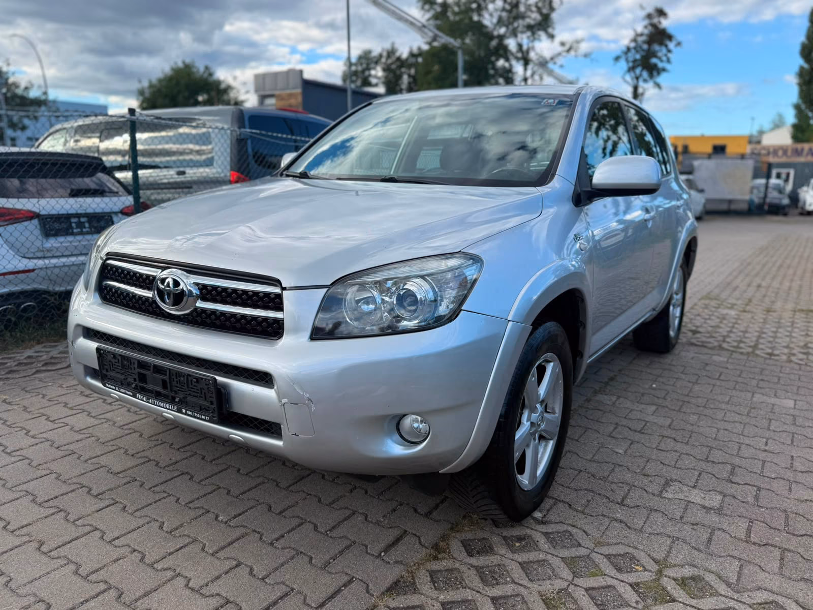 Toyota RAV4 2.2 D-CAT 177 ch 4x4 Sol • Clim auto • Régulateur • Radar de recul • Changeur CD