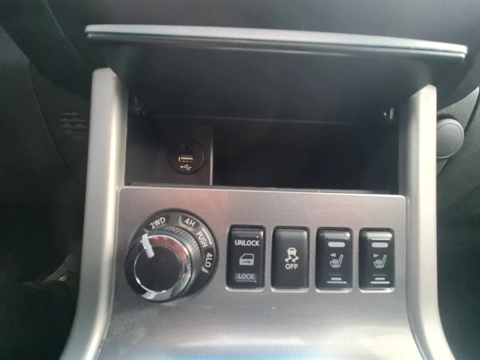 NISSAN NAVARA 190CH - 4X4 - BVA - CAMÉRA - TOIT OUVRANT - HISTORIQUE ENTRETIEN COMPLET - CT RECENT