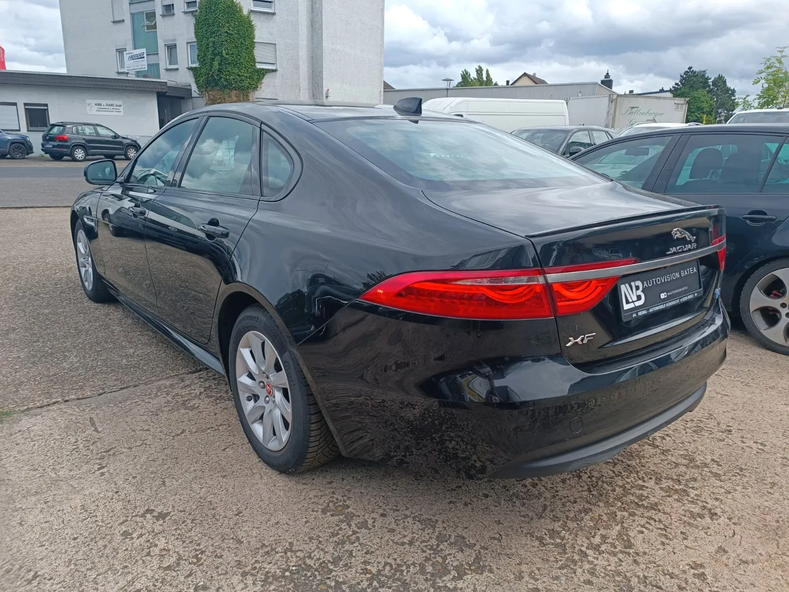 JAGUAR XF 2.0D 163CH - R-SPORT - CAMERA DE RECUL - BVA - CT RECENT - 142.000 KMS