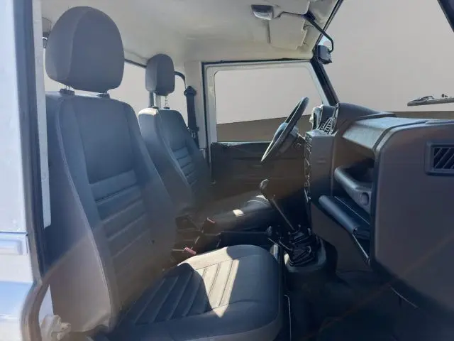 Land Rover Defender 110 2.2 TD4 Pick-up | 122 ch | BVM | Direction assistée | Verrouillage centralisé