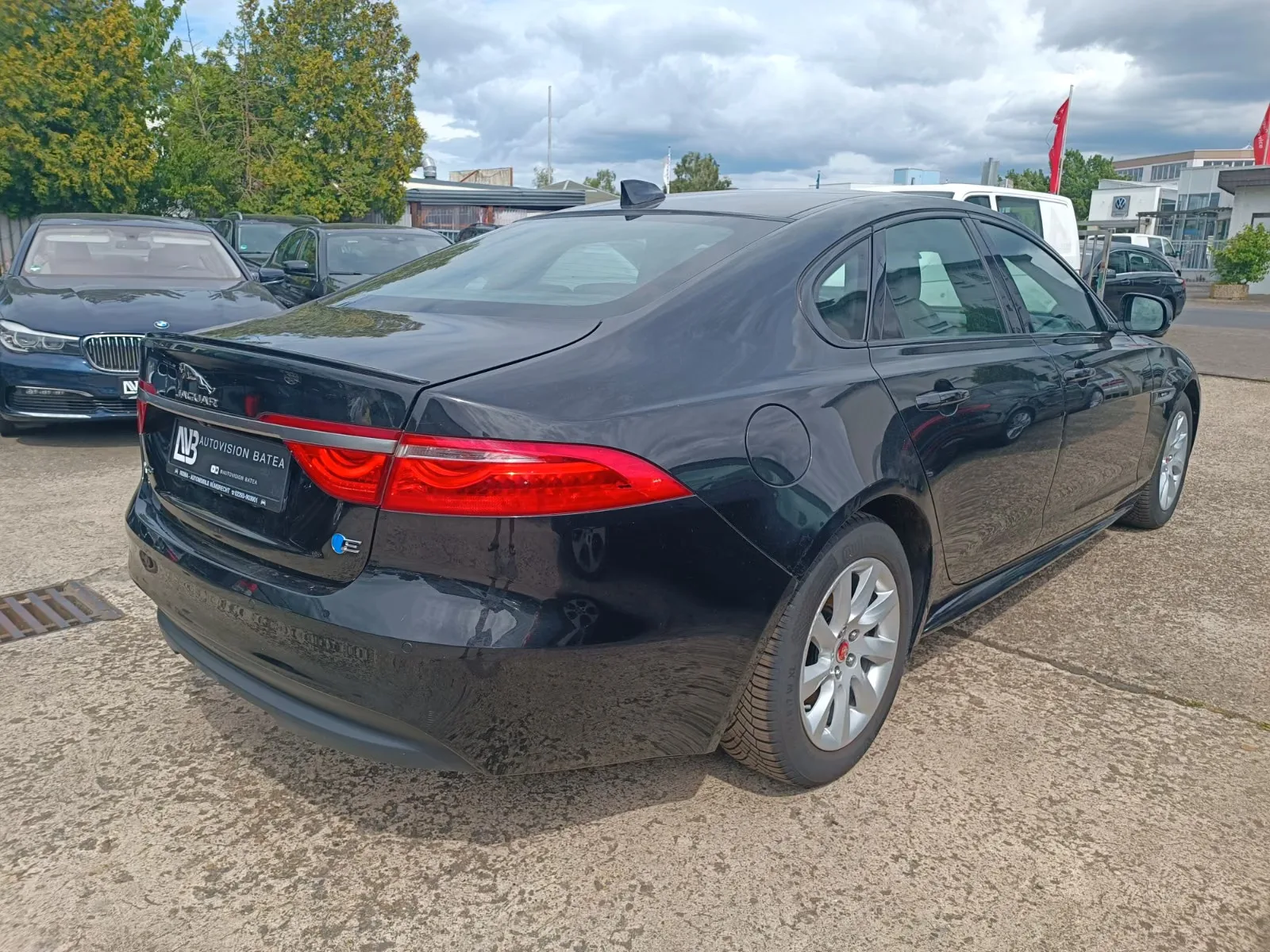 JAGUAR XF 2.0D 163CH - R-SPORT - CAMERA DE RECUL - BVA - CT RECENT - 142.000 KMS