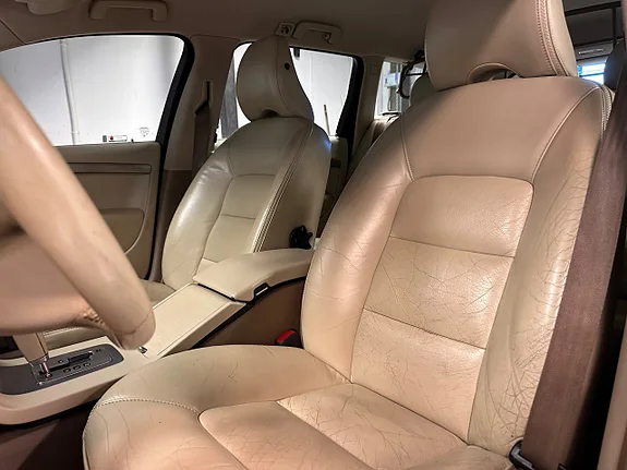VOLVO XC70 D5 AWD 185 ch SUMMUM BVA - CUIR - ATTELAGE - 155600 km