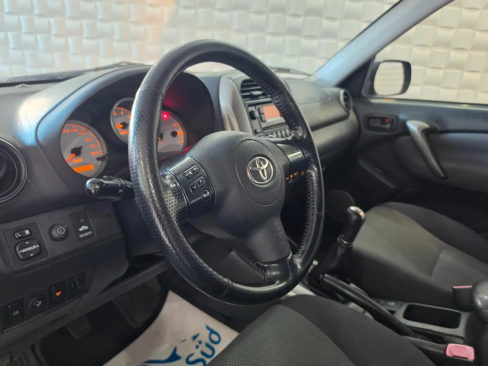 Toyota RAV4 2.0 D-4D 116 ch 4x4 Sol • 5 portes • Clim auto • Sièges chauffants • Attelage