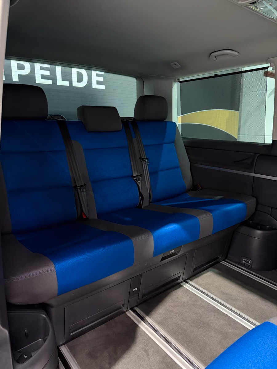 VOLKSWAGEN T5 MULTIVAN COMFORTLINE 2.5 TDI 131 CH – 7 PLACES – SIÈGES PIVOTANTS – BANQUETTE COUCHETTE – CLIM 3 ZONES – 181 000 KM
