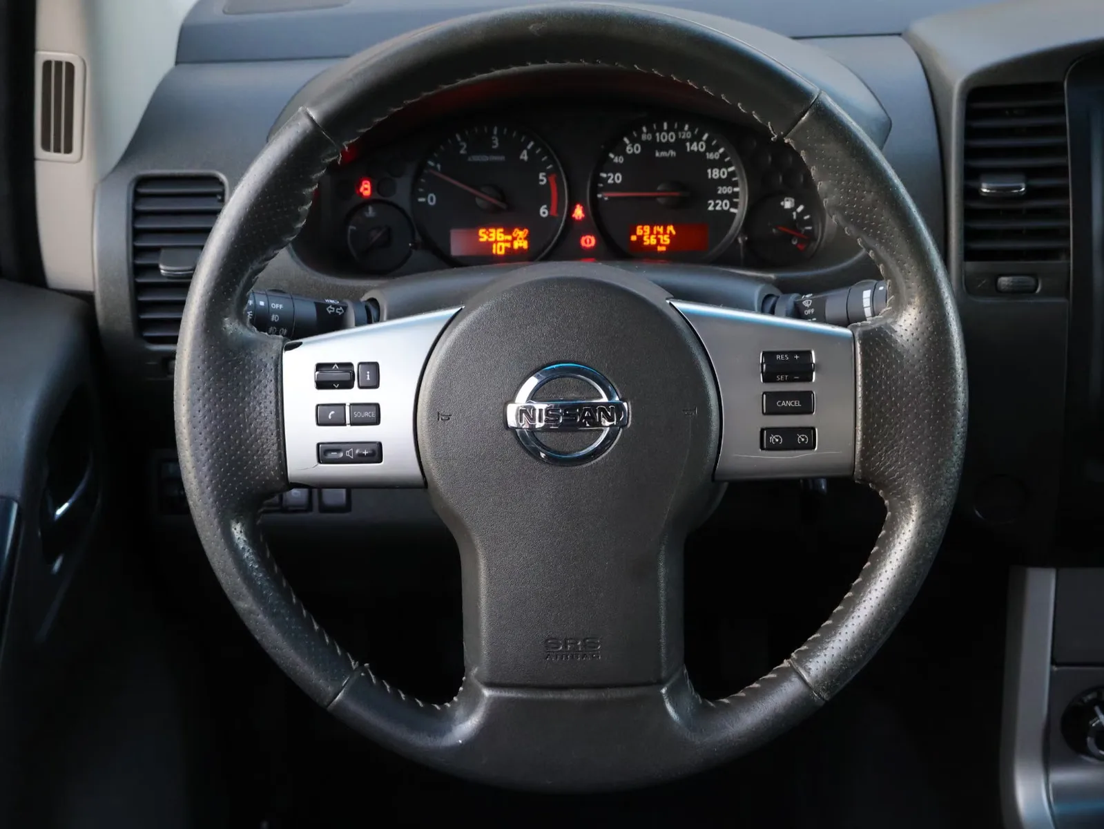 NISSAN NAVARA KING CAB SE 4X4 2.5 DCI 1ERE MAIN CLIM TUV  | 190 ch | BVM | VOLANT EN CUIR