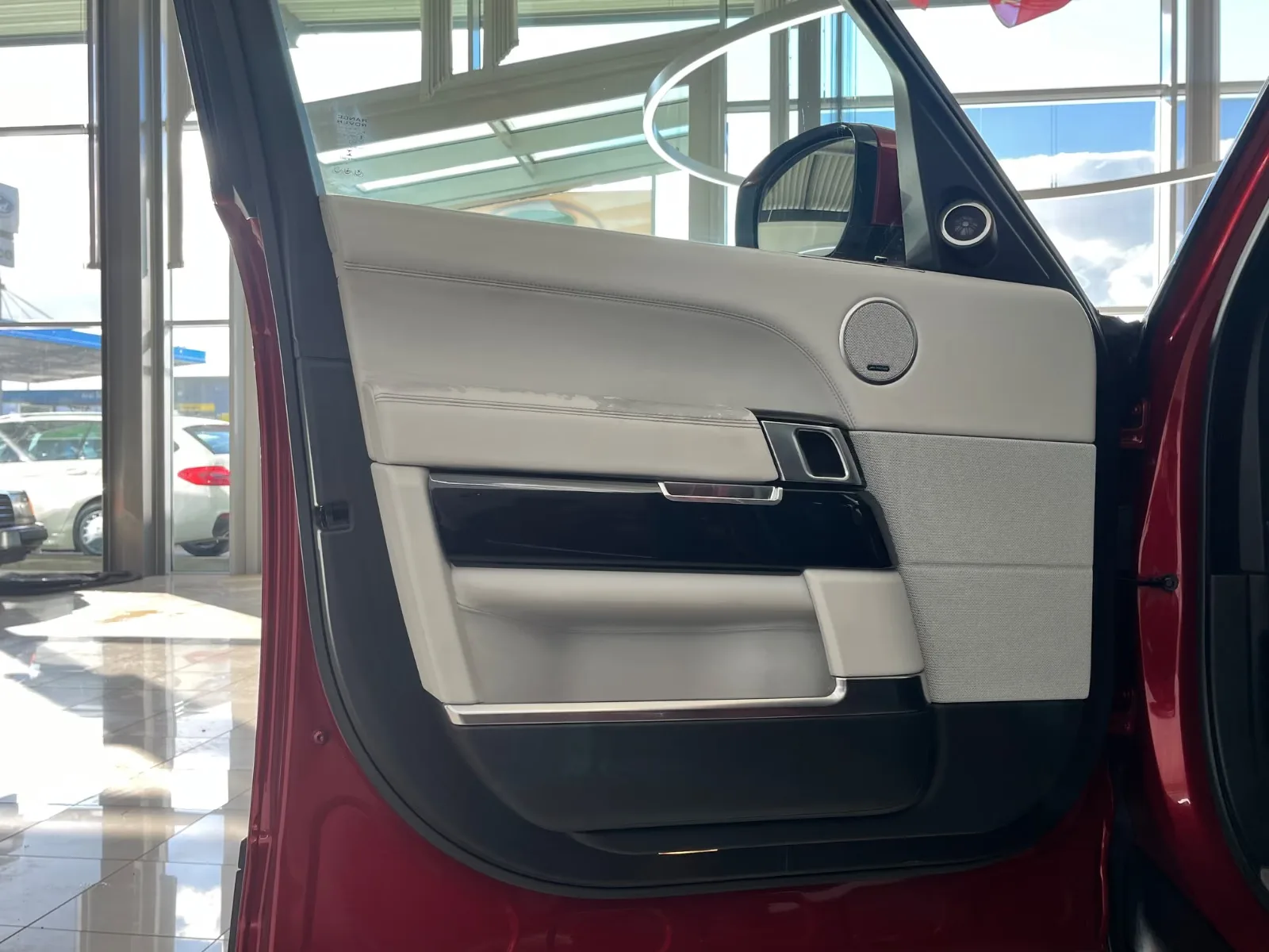 Land Rover Range Rover 5.0 V8 Autobiography | 510 ch | BVA | Toit panoramique | Meridian | Caméra 360 | Attelage | Sièges ventilés