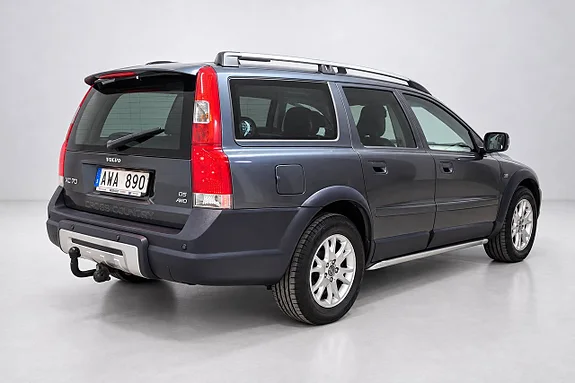 VOLVO XC70 D5 AWD 185 ch BVM - 2ème MAIN - CUIR - ATTELAGE - 153900 KM