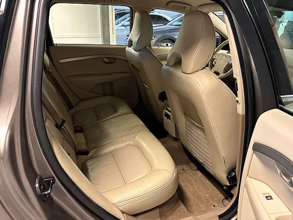 VOLVO XC70 D5 AWD 185 ch SUMMUM BVA - CUIR - ATTELAGE - 155600 km