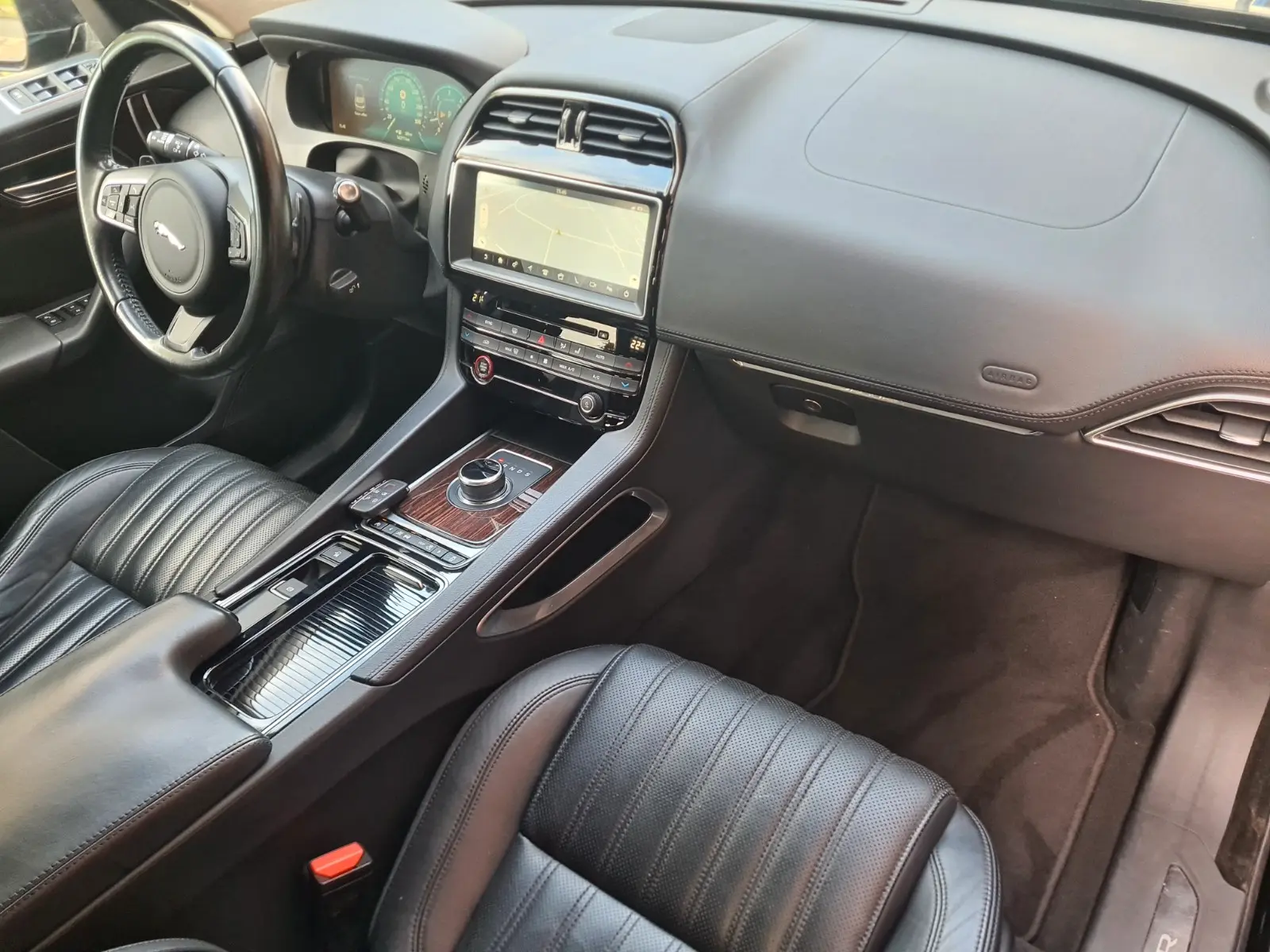 JAGUAR F-PACE PORTFOLIO AWD