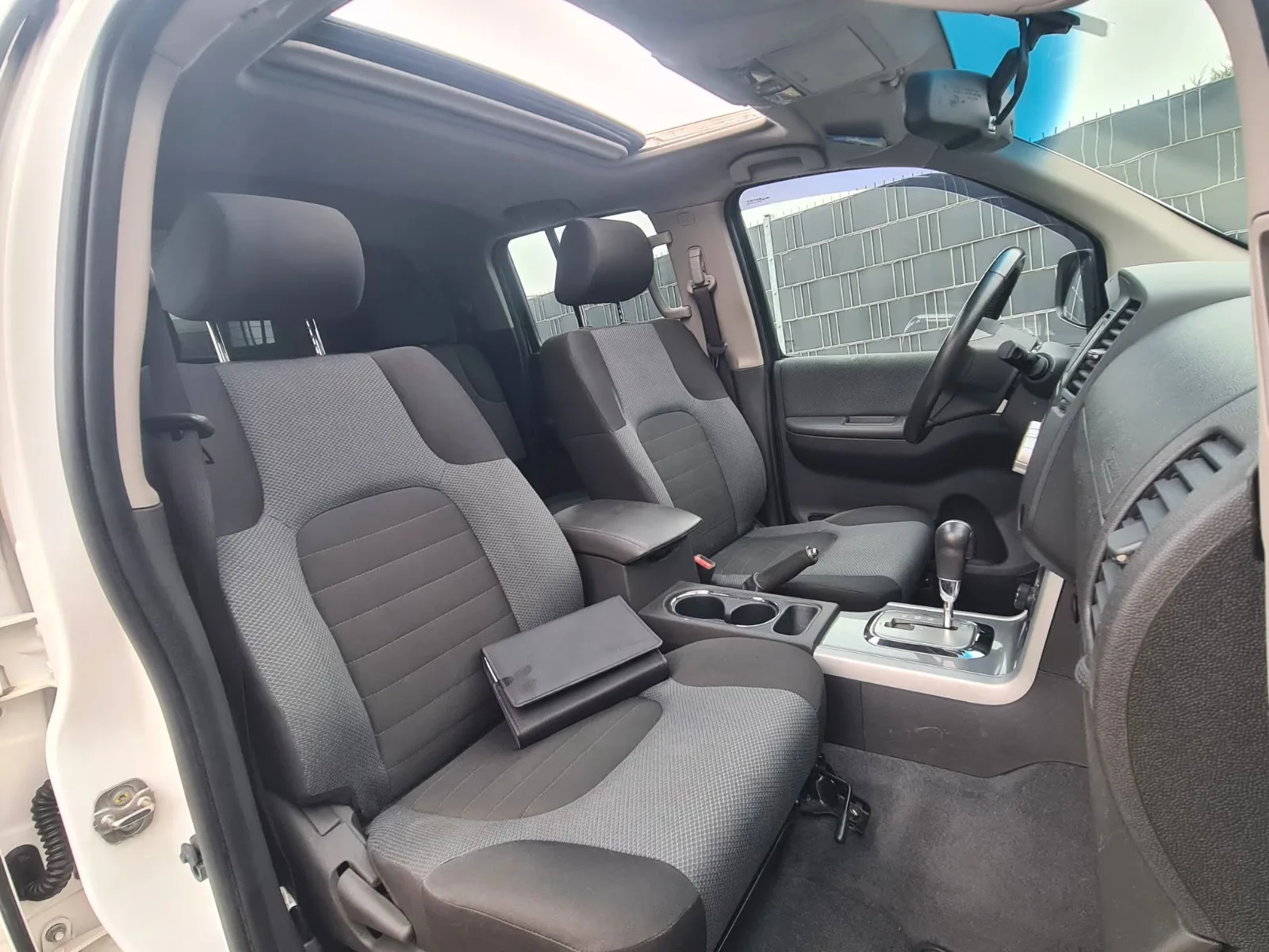 NISSAN NAVARA 190CH - 4X4 - BVA - CAMÉRA - TOIT OUVRANT - HISTORIQUE ENTRETIEN COMPLET - CT RECENT