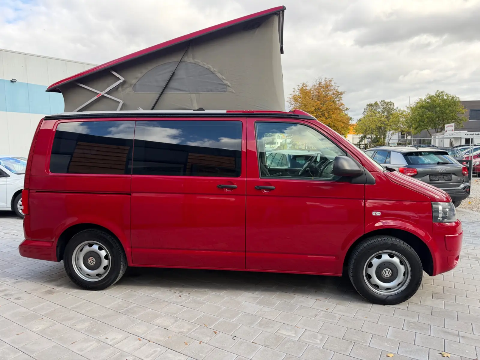VOLKSWAGEN T5 CALIFORNIA 2.0 TDI 140ch - TOIT RELEVABLE - CHAUFFAGE AUXILIAIRE - ATTELAGE - RÉGULATEUR DE VITESSE