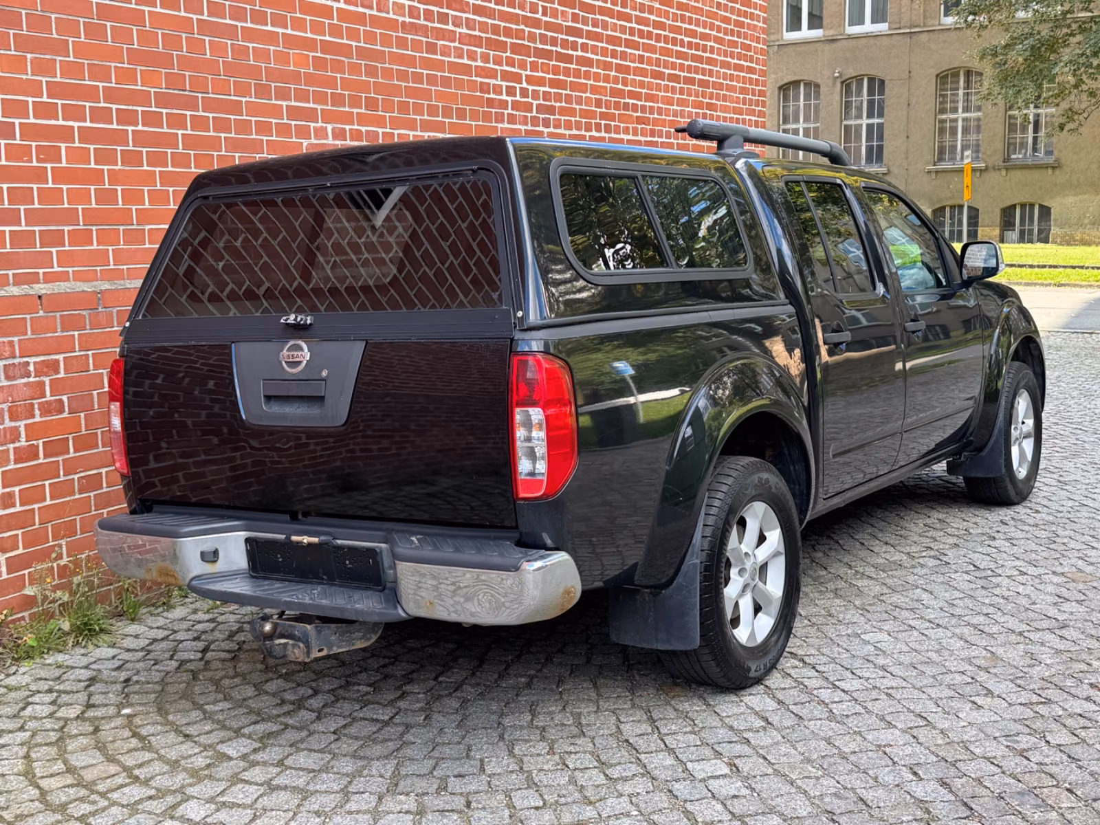 NISSAN NAVARA 2.5 DCI 190 CH – 4X4 – DOUBLE CABINE – CUIR – GPS – ATTELAGE – 150 000 KM